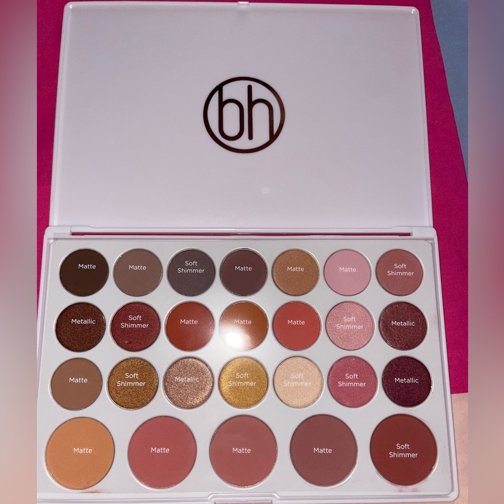 Gorgeous soft BH cosmetics eyeshadow palette